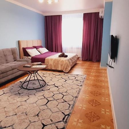 Уютная Квартира С Хорошим Расположением И Интернетом Almaty Luaran gambar